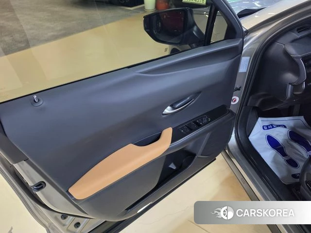 Lexus UX300h id 4695677 из Кореи 13