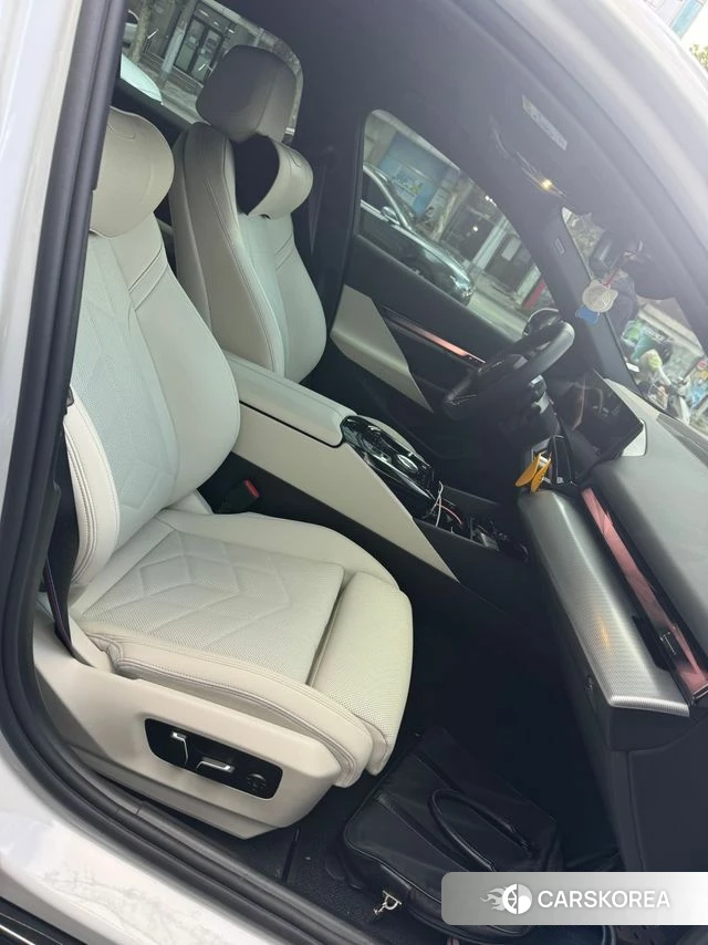 BMW 5 Series (G60) 2025 Белый из Кореи, фото 5