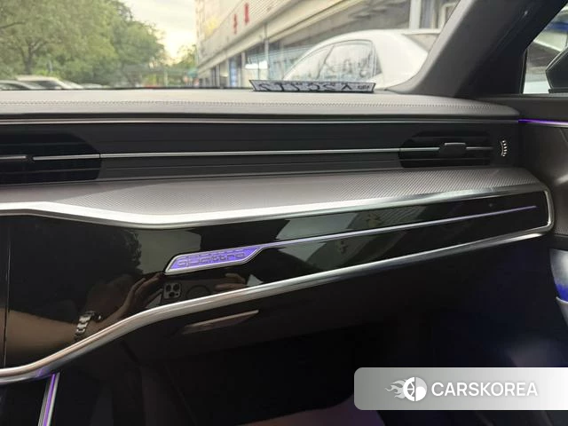 Audi A6L id 4365923 из Китая 29