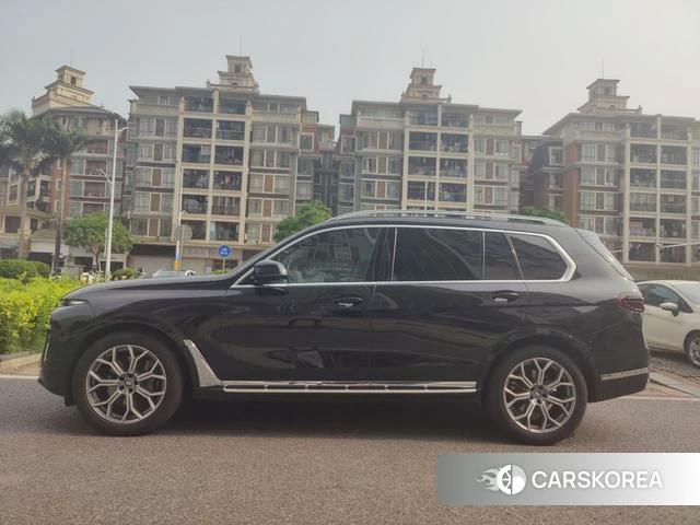 BMW X7 2023 Черный из Китая, фото 5