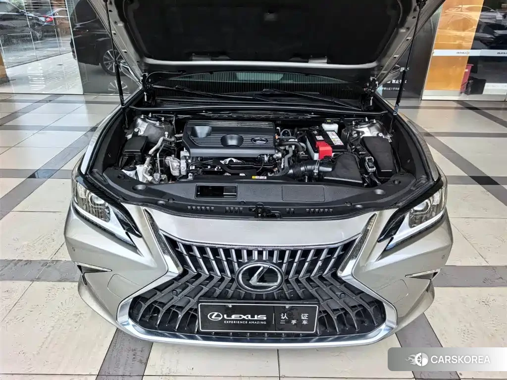 Lexus ES 2023 Silver/gray из Китая, фото 5