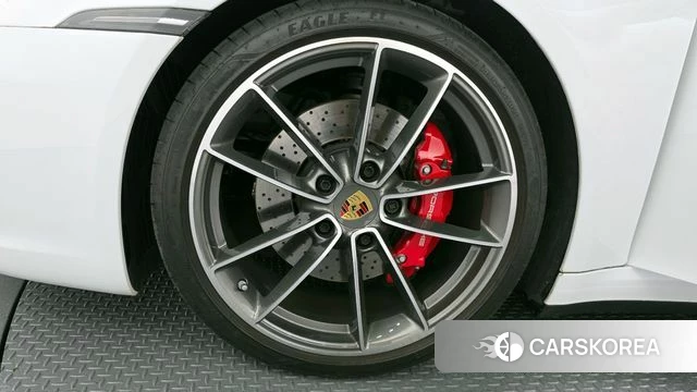 Porsche 911(992) id 4381809 из Кореи 15