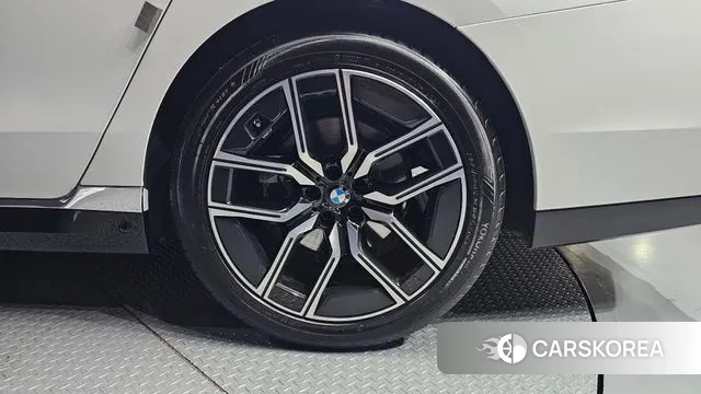 BMW 7 Series (G70) id 3745136 из Кореи 15