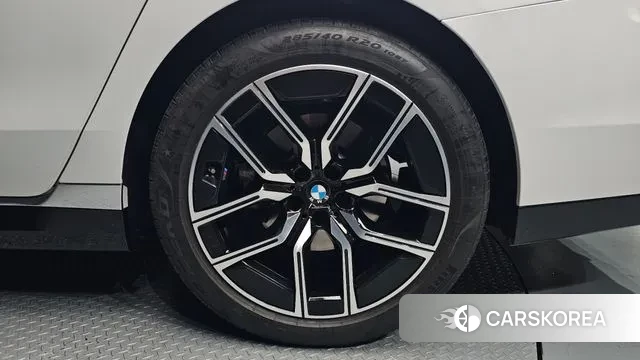 BMW 7 Series (G70) id 3739847 из Кореи 15