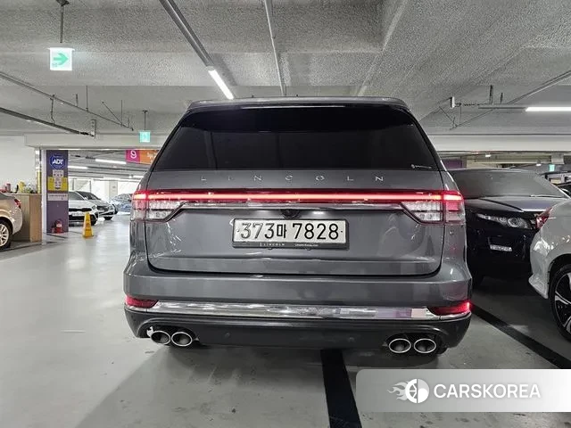 Lincoln Aviator 2nd generation 2023 Серебристо-серый из Кореи, фото 6
