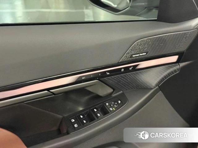 BMW 5 Series (G60) 2025 Черный из Кореи, фото 5