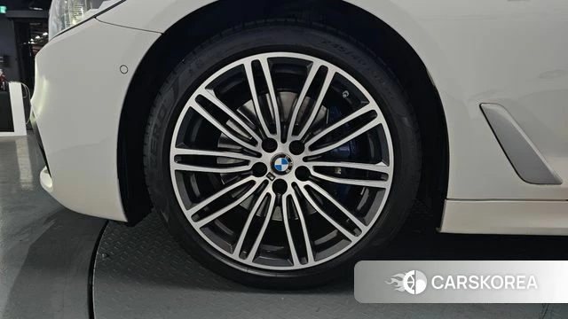 BMW 5 Series (G30) id 4179859 из Кореи 15