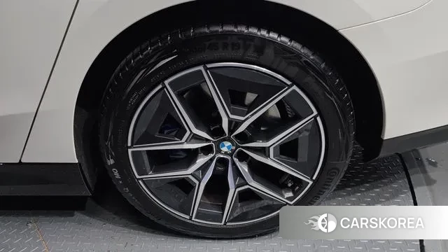 BMW 5 Series (G60) id 3399979 из Кореи 15