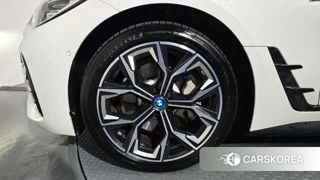 BMW i4 id 4929404 из Кореи 27