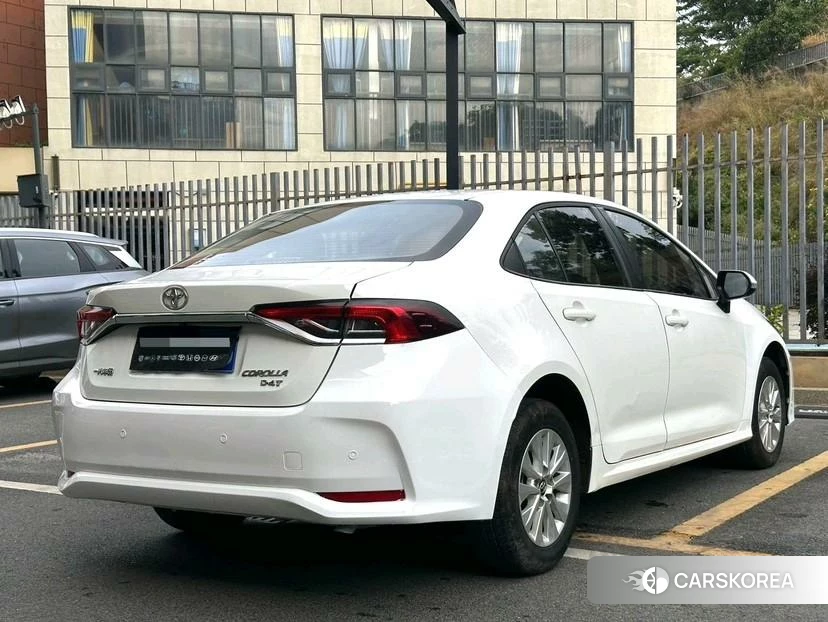 Toyota Corolla 2024 Белый из Китая, фото 5