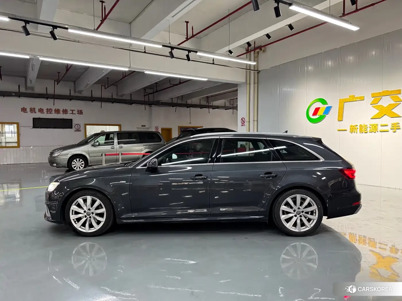 Audi A4L id 4600770 из Китая 16