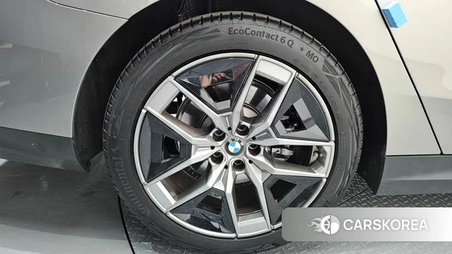 BMW 5 Series (G60) id 3921621 из Кореи 15