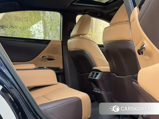 Lexus ES id 4279098 из Китая 14