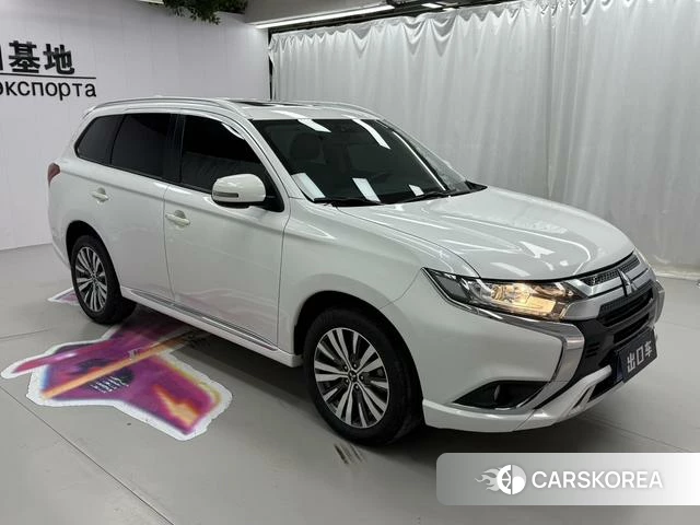 Mitsubishi  Outlander 2021 Белый из Китая, фото 5