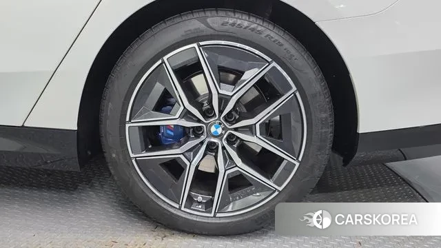 BMW 5 Series (G60) id 3507337 из Кореи 15