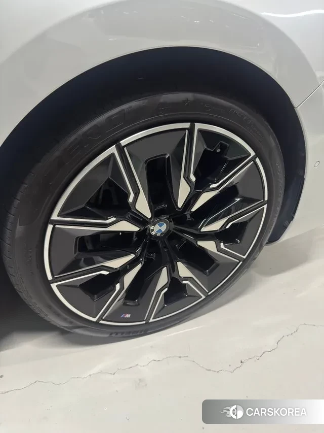 BMW 7 Series (G70) id 3482659 из Кореи 8