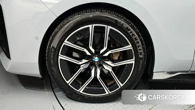 BMW i7 (G70) id 4905027 из Кореи 31