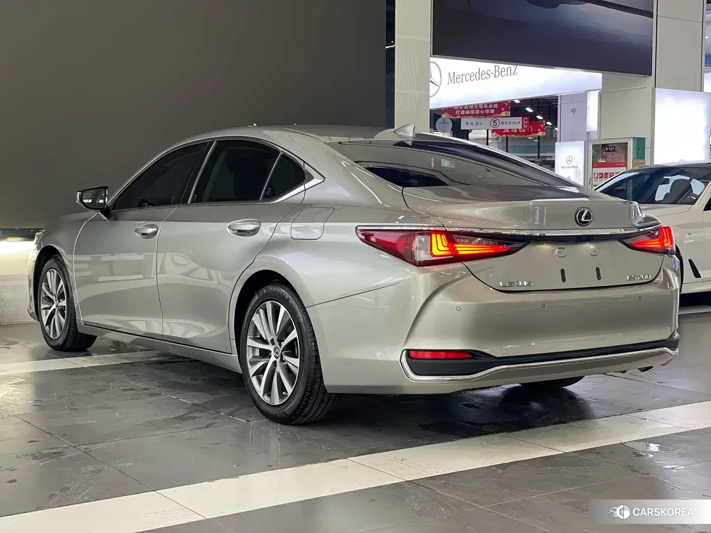 Lexus ES id 4576677 из Китая 15