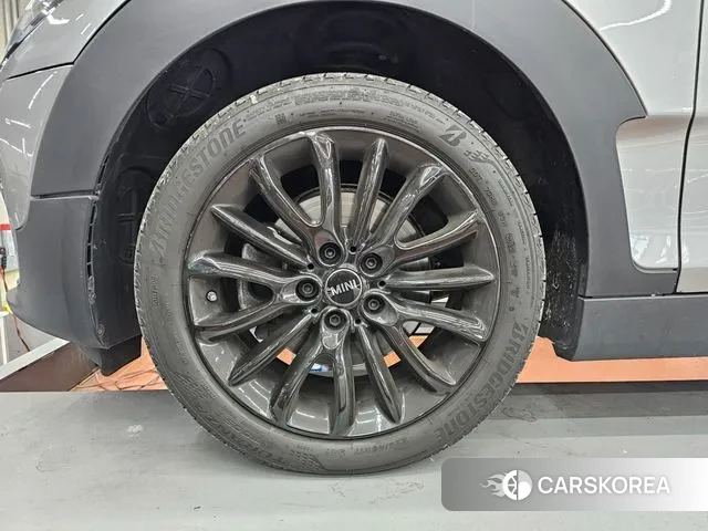 Mini Cooper Clubman 2023 Серебристо-серый из Кореи, фото 5