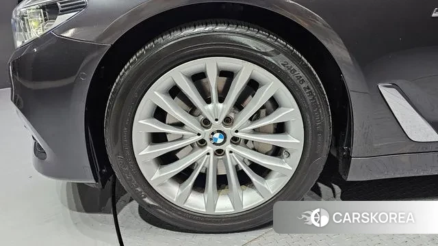 BMW 5 Series (G30) id 3742729 из Кореи 15