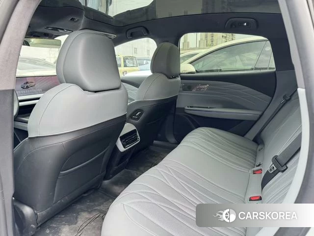Geely Galaxy Galaxy E8 2025 Серебристо-серый из Китая, фото 5