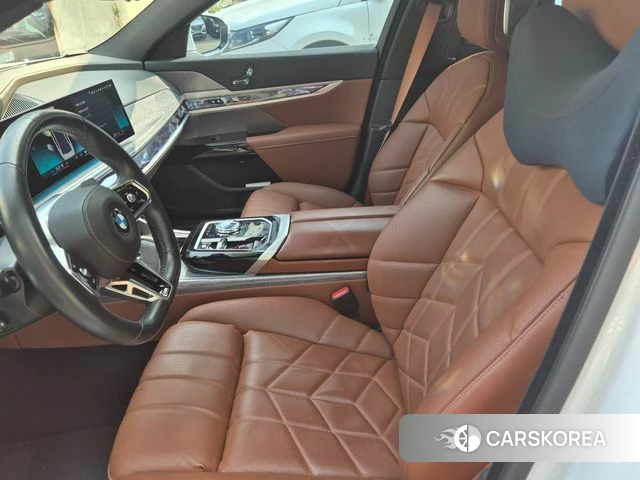 BMW 7 Series (G70) 2024 Белый из Кореи, фото 5