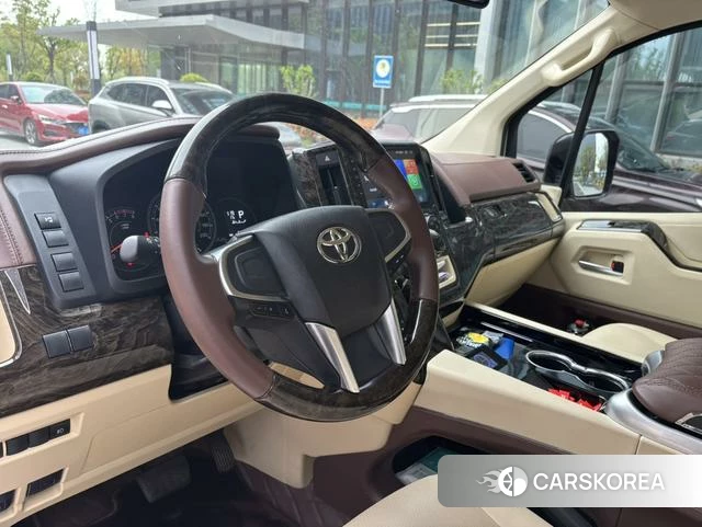 Toyota Hiace 2023 Белый из Китая, фото 5
