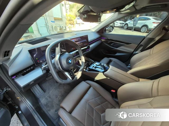 BMW 5 Series (G60) 2023 Серый из Кореи, фото 5