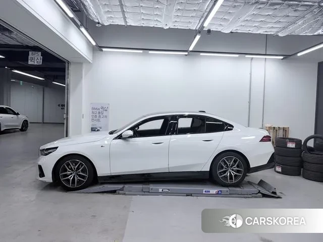 BMW i5 (G60) 2023 Белый из Кореи, фото 5