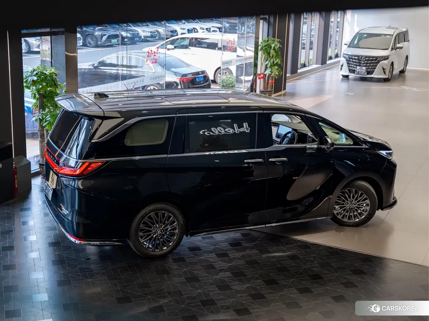 Lexus LM id 4628319 из Китая 13