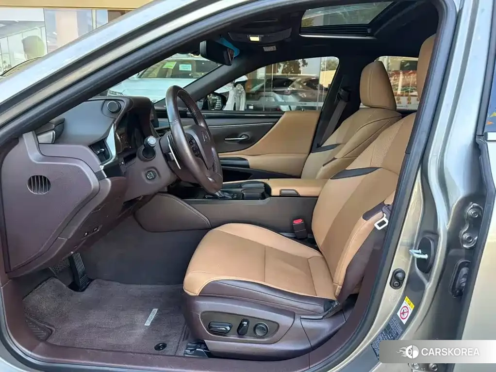 Lexus ES 2021 Silver/gray из Китая, фото 5