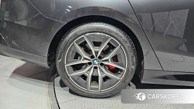BMW 5 Series (G60) id 4578466 из Кореи 25