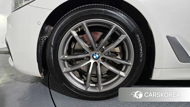 BMW 5 Series (G30) id 3936726 из Кореи 15