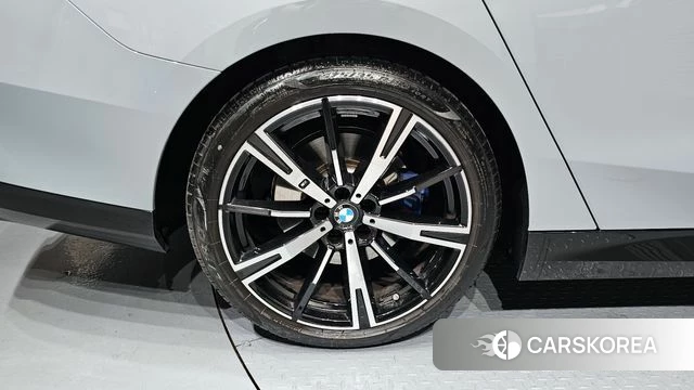 BMW 5 Series (G60) id 3831441 из Кореи 15