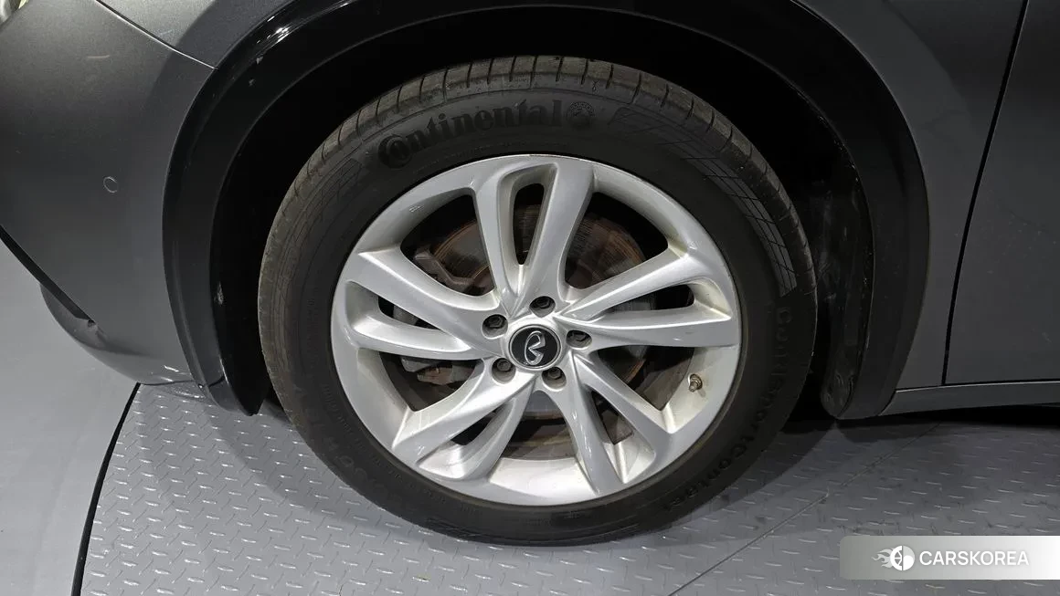 Infiniti Q30 id 1793650 из Кореи 15