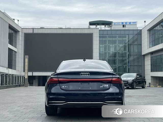 Audi A7L id 4261799 из Китая 9