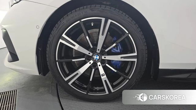 BMW 5 Series (G60) id 4302440 из Кореи 28
