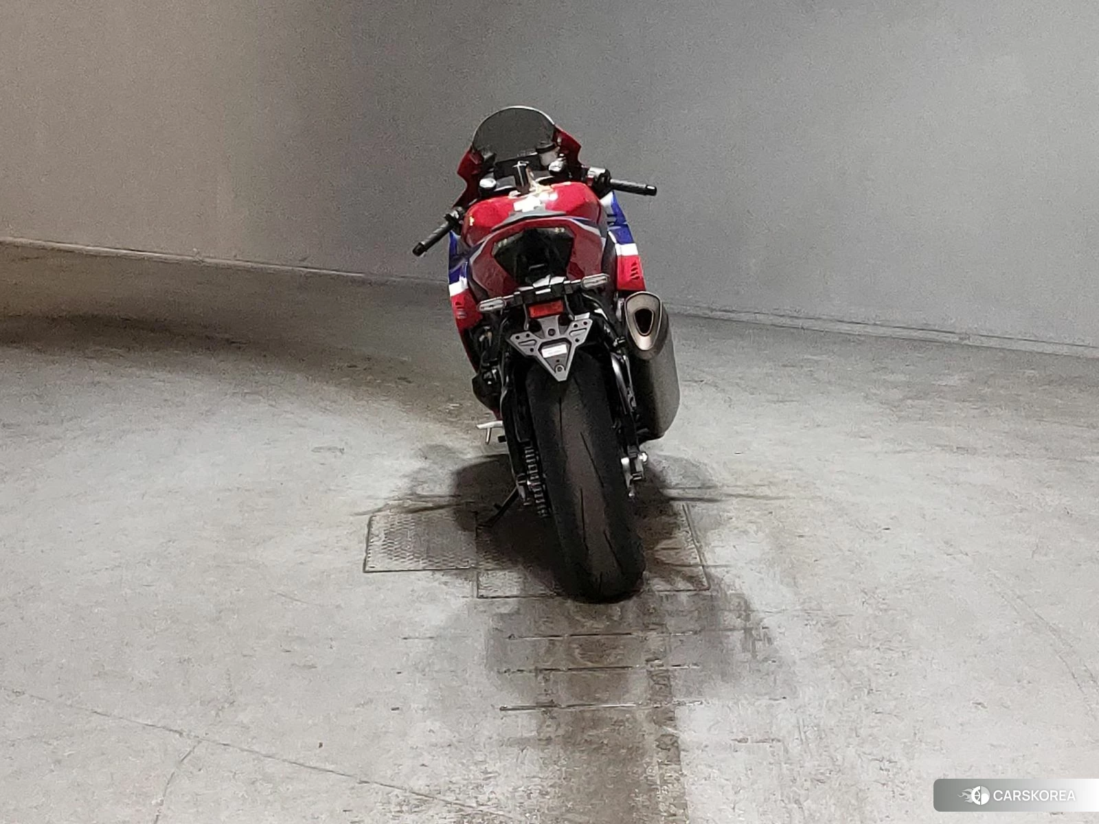 Проданный Honda CBR1000RR-R FIREBLADE id 4200393 из Японии, фото 4