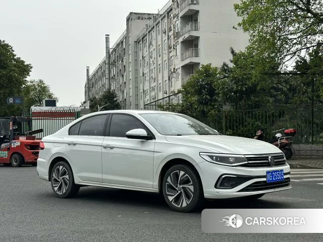 Volkswagen Bora 2023 Белый из Китая, фото 5