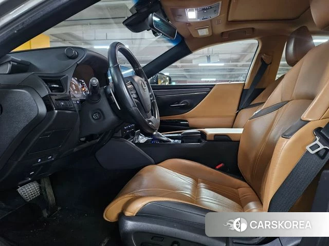 Lexus ES300h 7th generation 2021 Песочный из Кореи, фото 5
