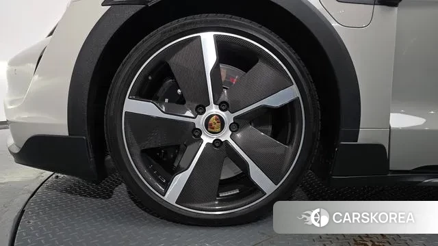 Porsche Taycan id 2900077 из Кореи 15