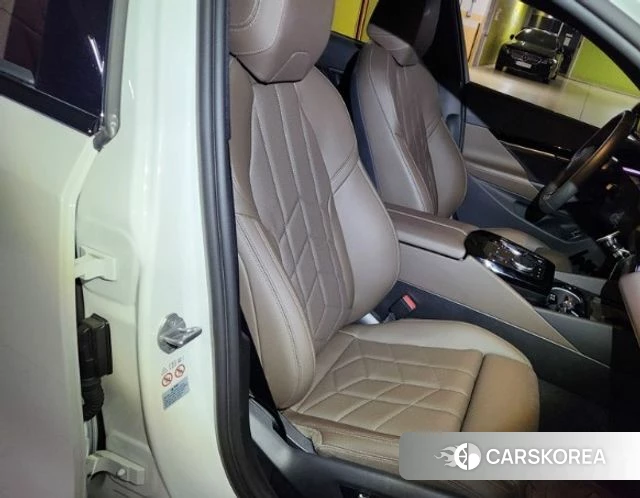 BMW 5 Series (G60) 2024 Белый из Кореи, фото 5