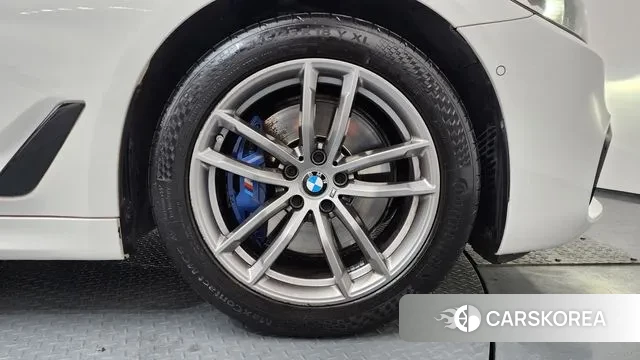 BMW 5 Series (G30) id 3698926 из Кореи 15