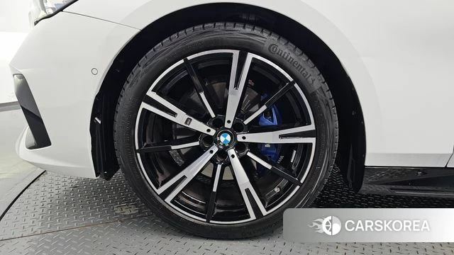 BMW 5 Series (G60) id 4675078 из Кореи 32