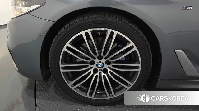 BMW 5 Series (G30) id 3955362 из Кореи 15