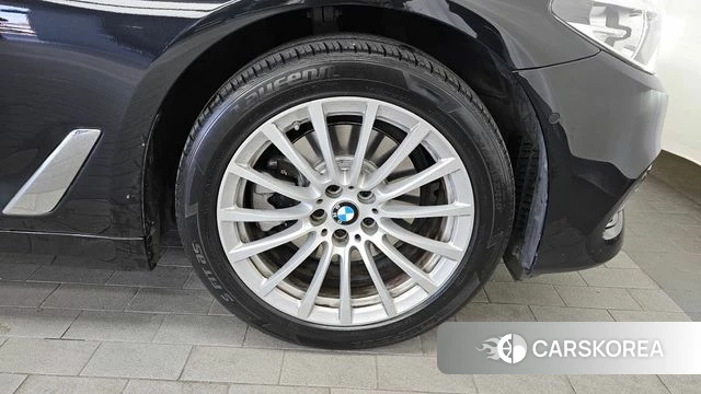 BMW 5 Series (G30) id 3813841 из Кореи 15