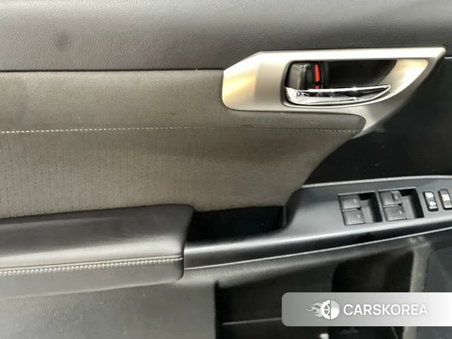 Lexus CT id 4213447 из Китая 14