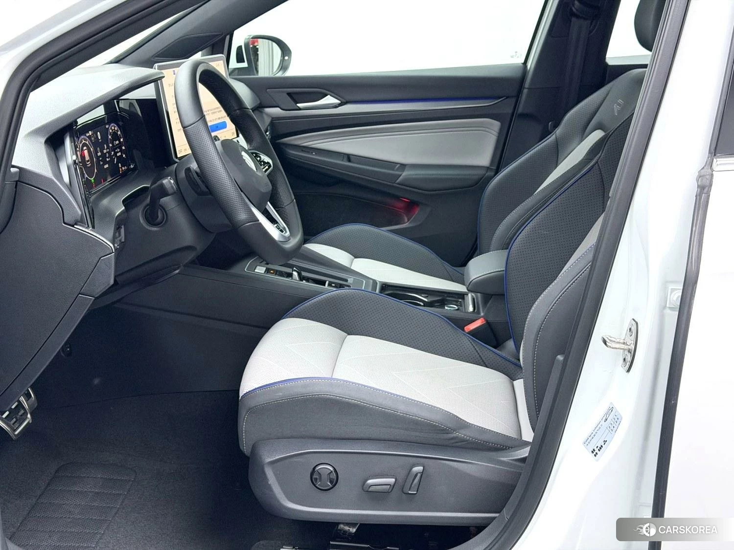 Volkswagen Golf 2024 Белый из Китая, фото 5