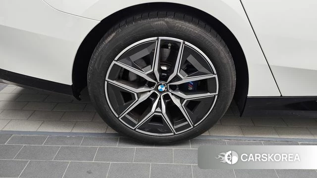 BMW 5 Series (G60) id 4664953 из Кореи 30