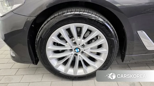 BMW 5 Series (G30) id 3413262 из Кореи 15